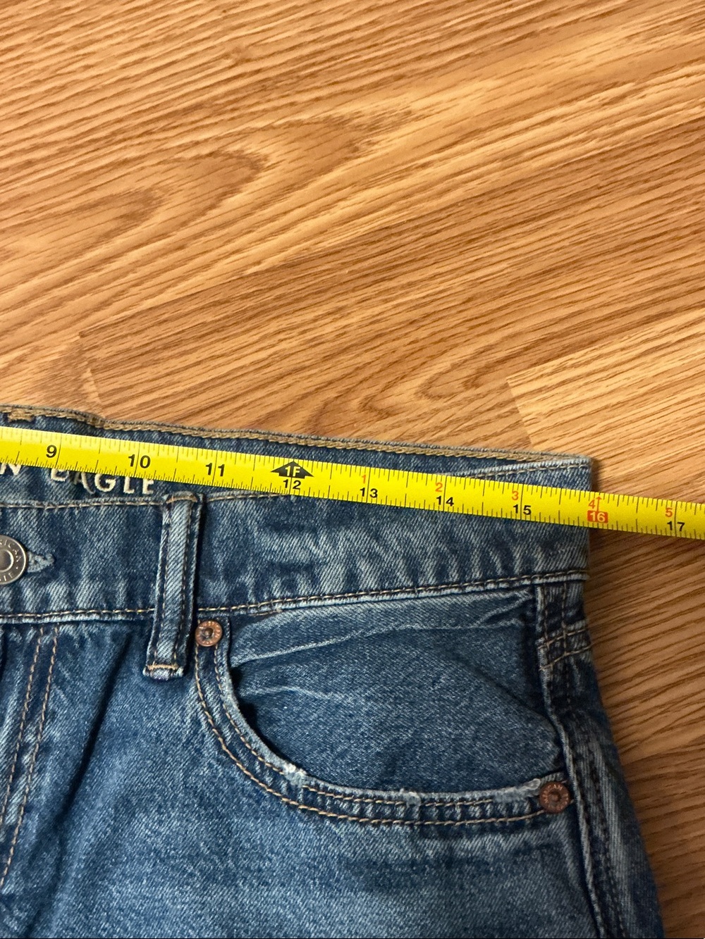 AE Low-Rise Baggy Ultra Wide-Leg Jean Size 4 Regular - Picture 9 of 12